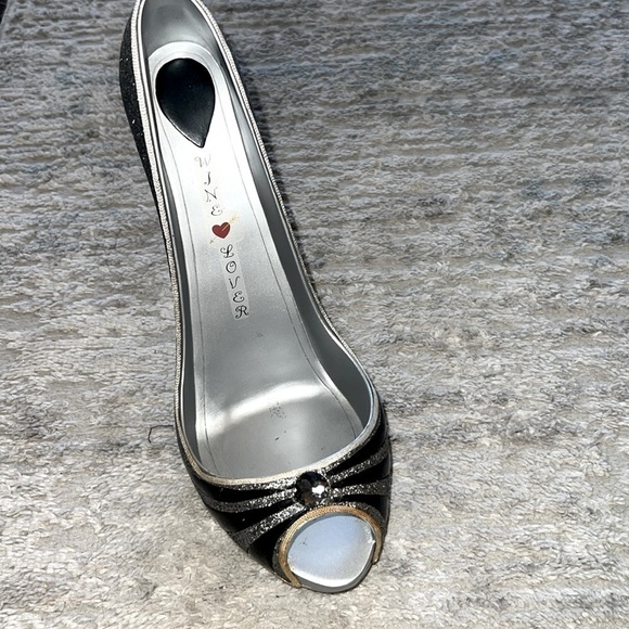 Wine holder! Beautiful sparkly silver shoe wine holder - Picture 2 of 6
